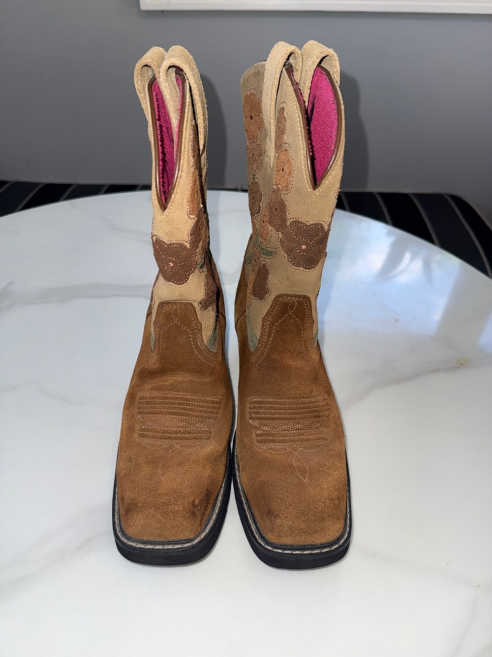 Ariat cowboy boots - Picture 2 of 12